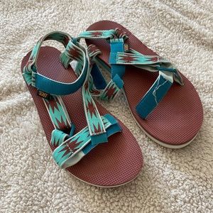 Women’s Tevas! Only worn a few times!